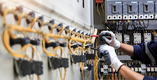 Professional Electrician technician working in De Motte, IN